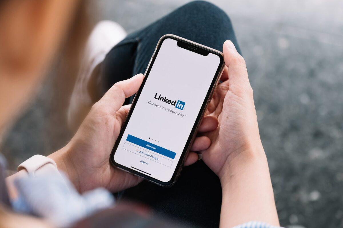Top Tips to Rent LinkedIn Profile Without Risk